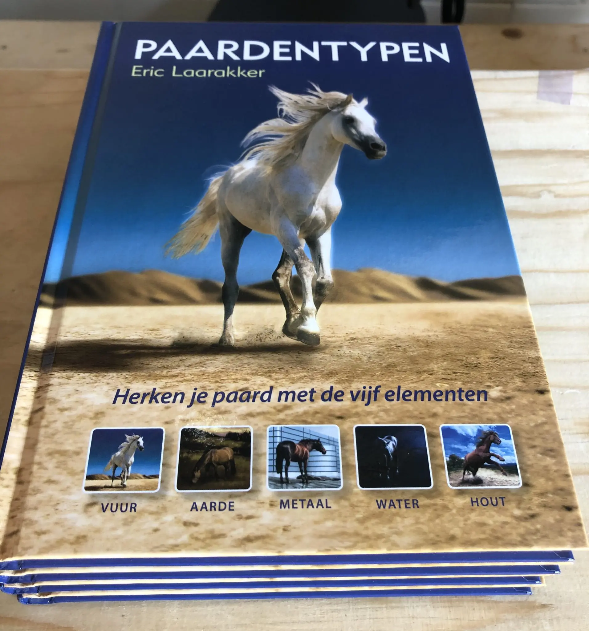 Boek PAARDENTYPEN van Eric Laarakker
